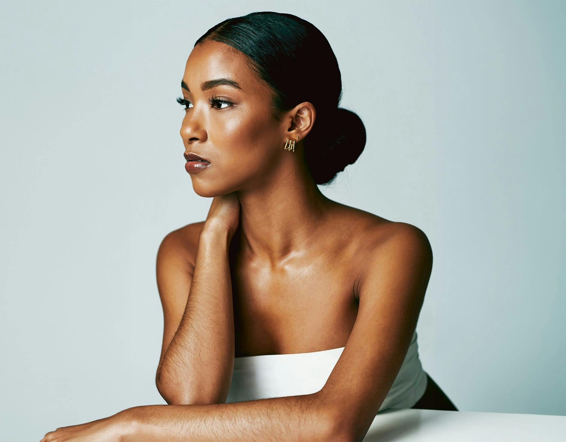 woman making side glance