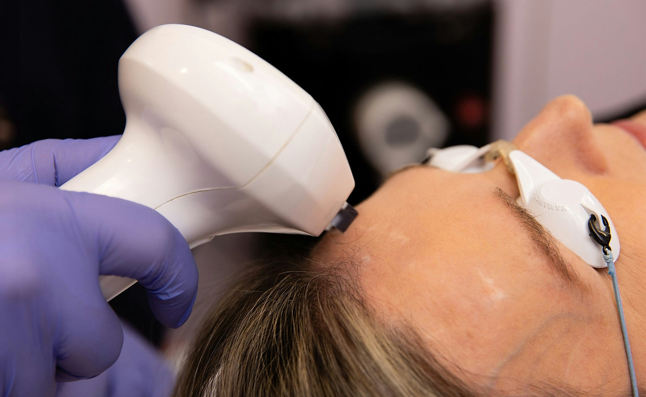 patient enjoying Lumecca treatment