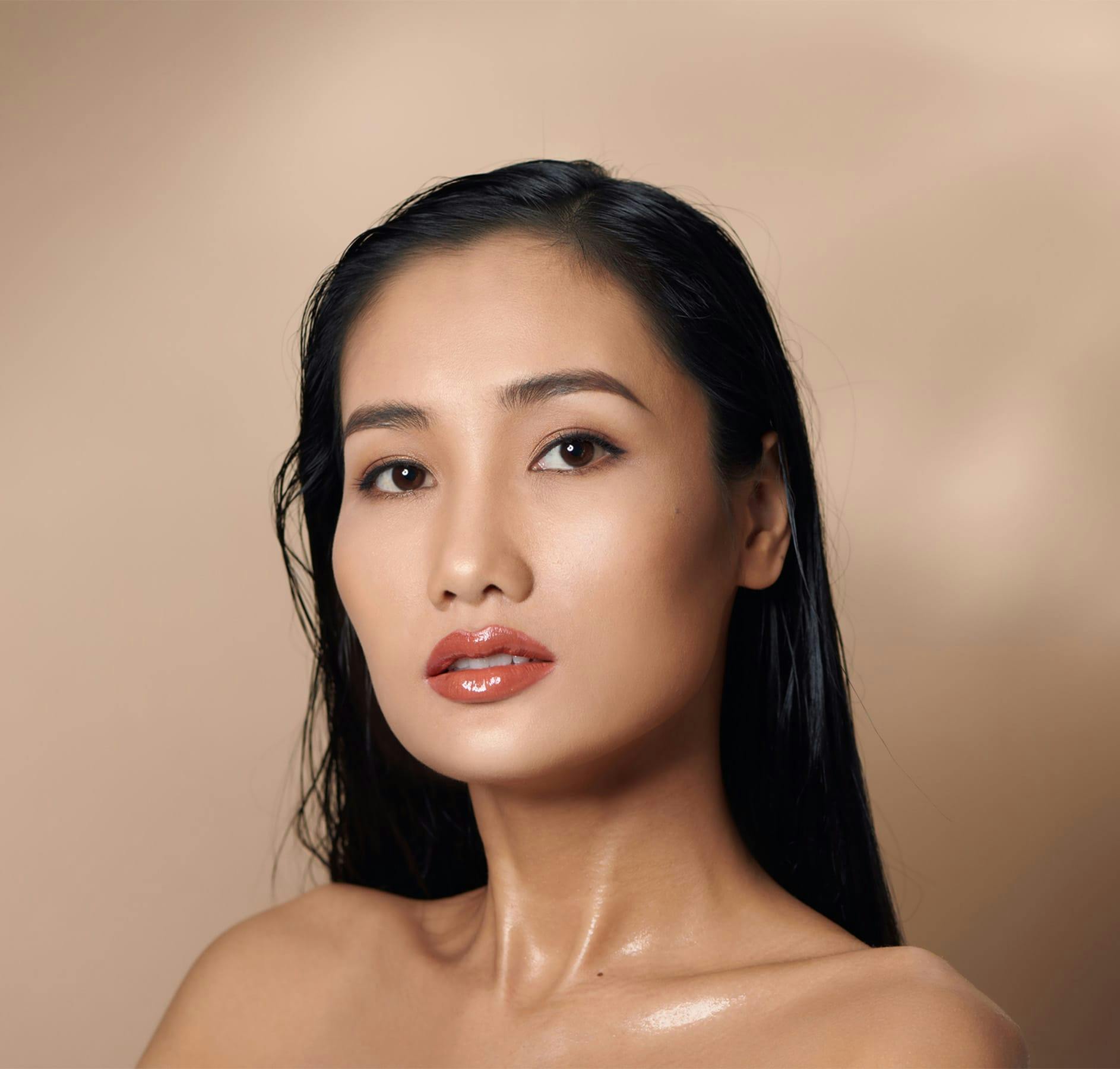 shiny skin side look