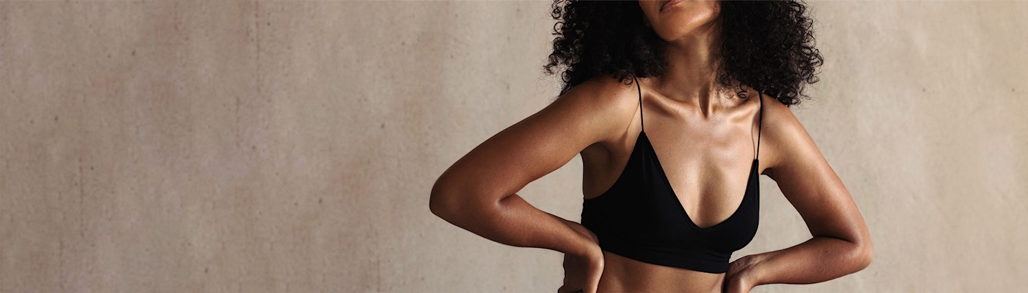 hands on hips textured background