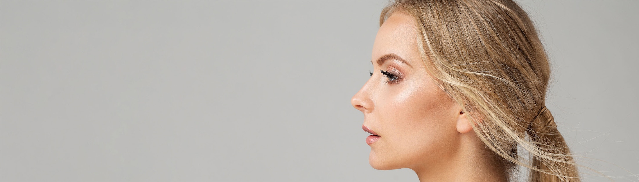 turned head off white background