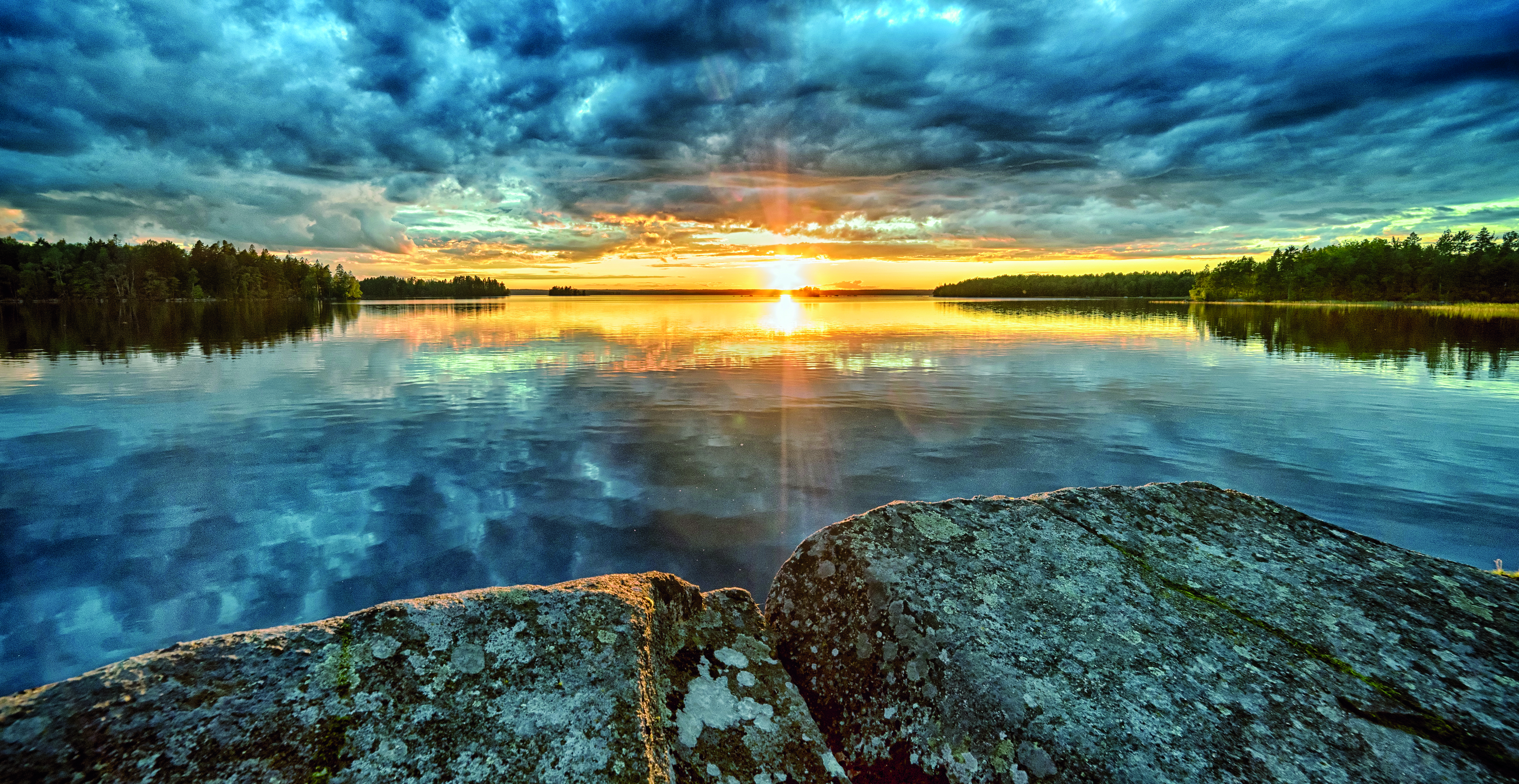 A view of a lake in sundown