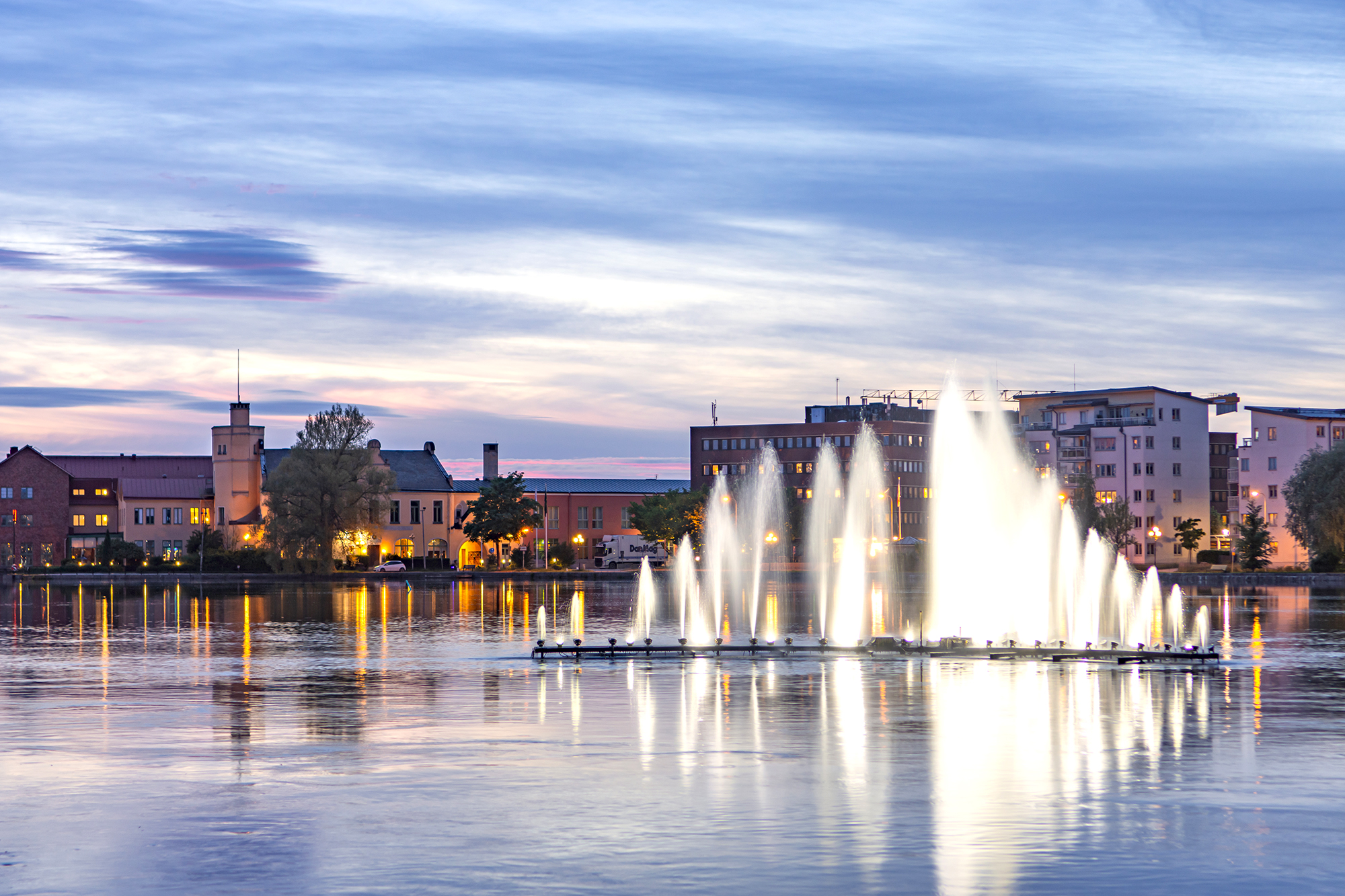 Vy över Eskilstuna med fontän