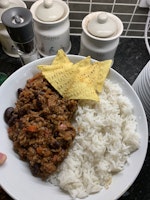Chilli con carne with tortilla crisps
