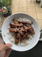 Crispy chicken in sweet chilli sauce