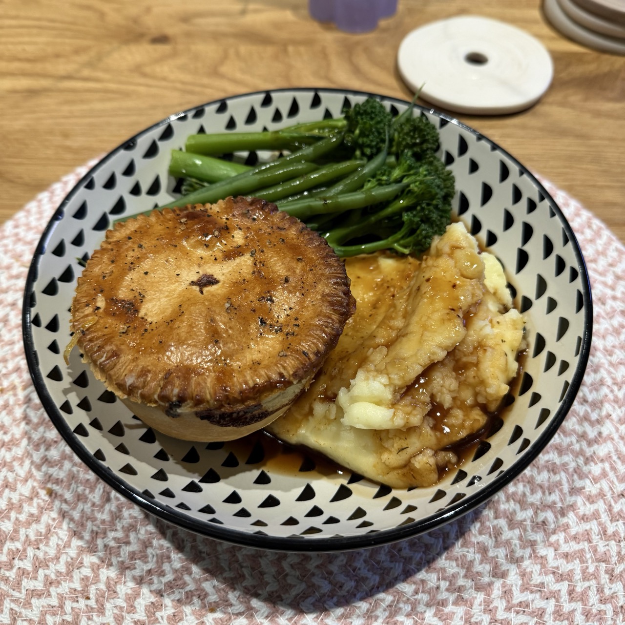 A steak & ale pie with mash, gravy and broccoli