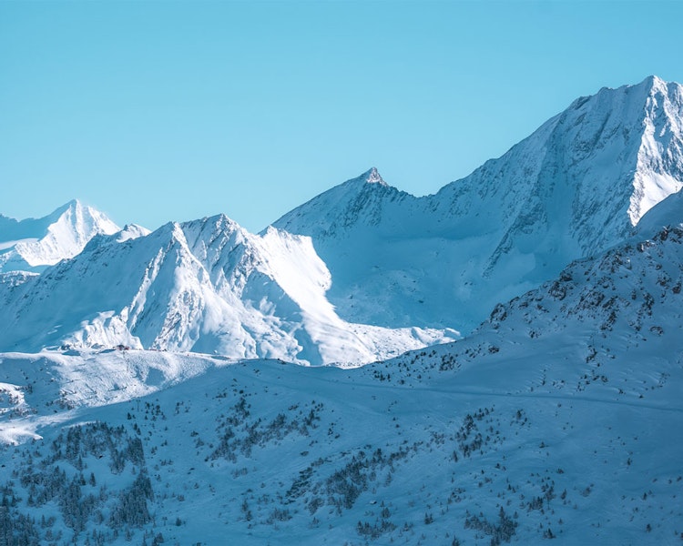 Vue sur une des pistes du Col de la Loze à Méribel Courchevel
