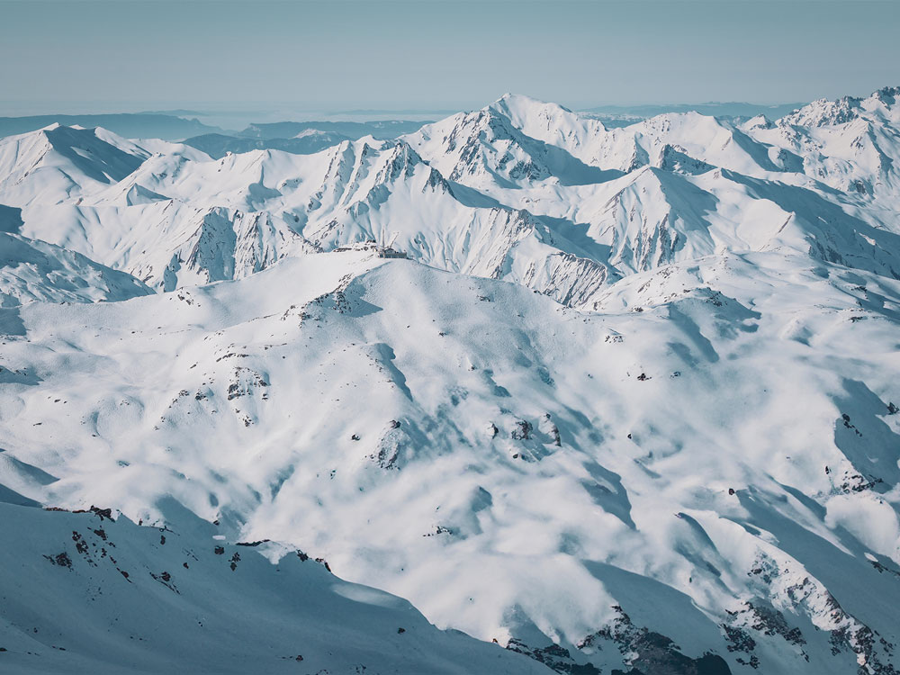 Vue en haut du restaurant d'altitude Caron 3200 à Val Thorens