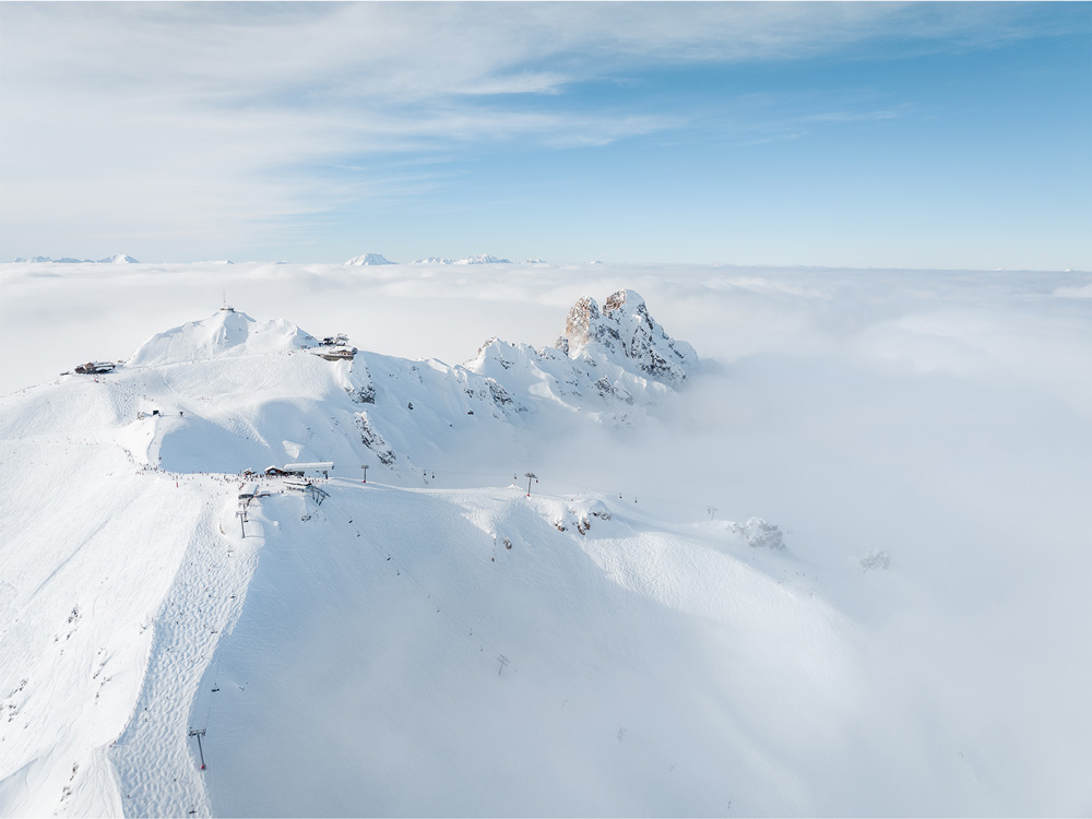 Vue des différentes remontées mécaniques du sommet de Vizelle à Courchevel