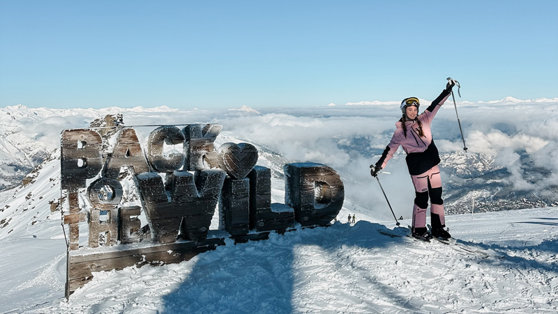 Skieuse profitant du secteur Back to the Wild à Méribel-Mottaret