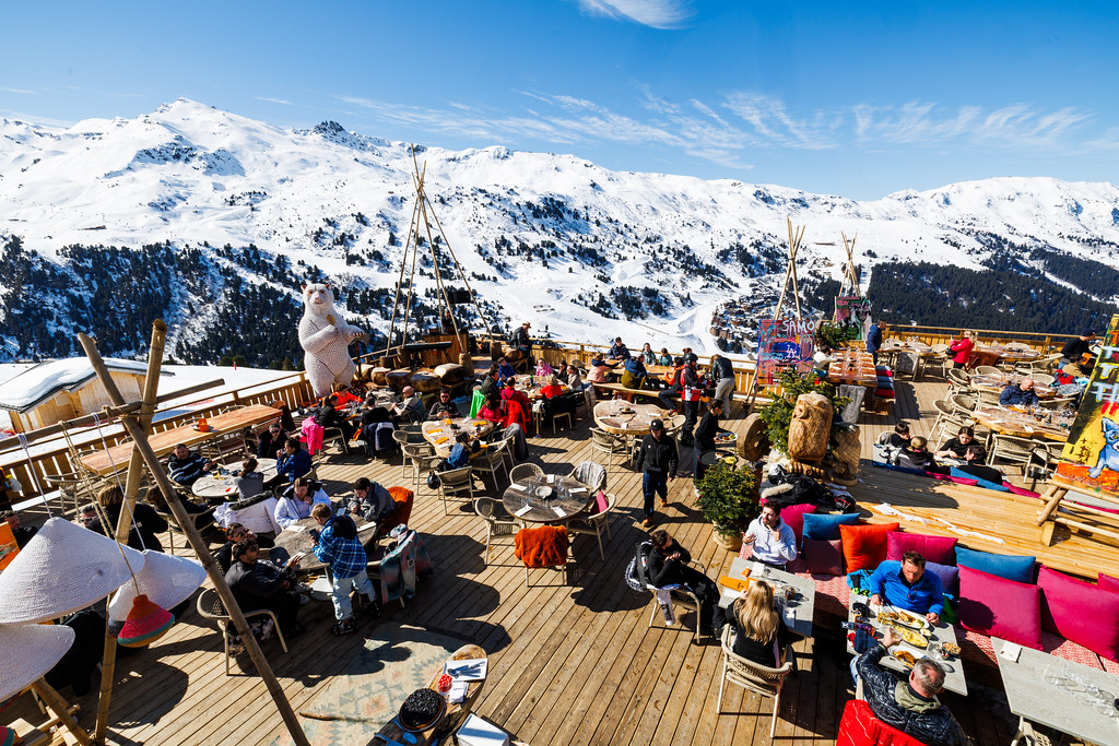 Sunny terrace of the Le Tipi restaurant in Méribel-Mottaret.