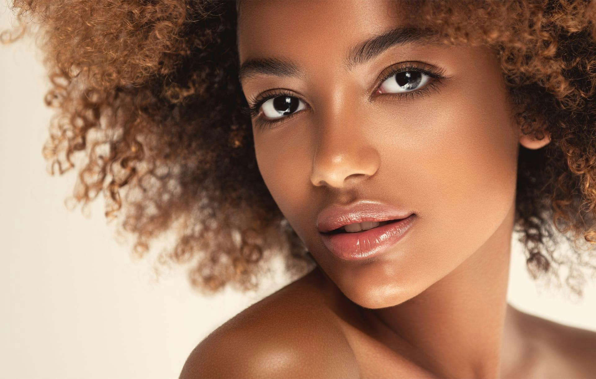 woman with afro hair