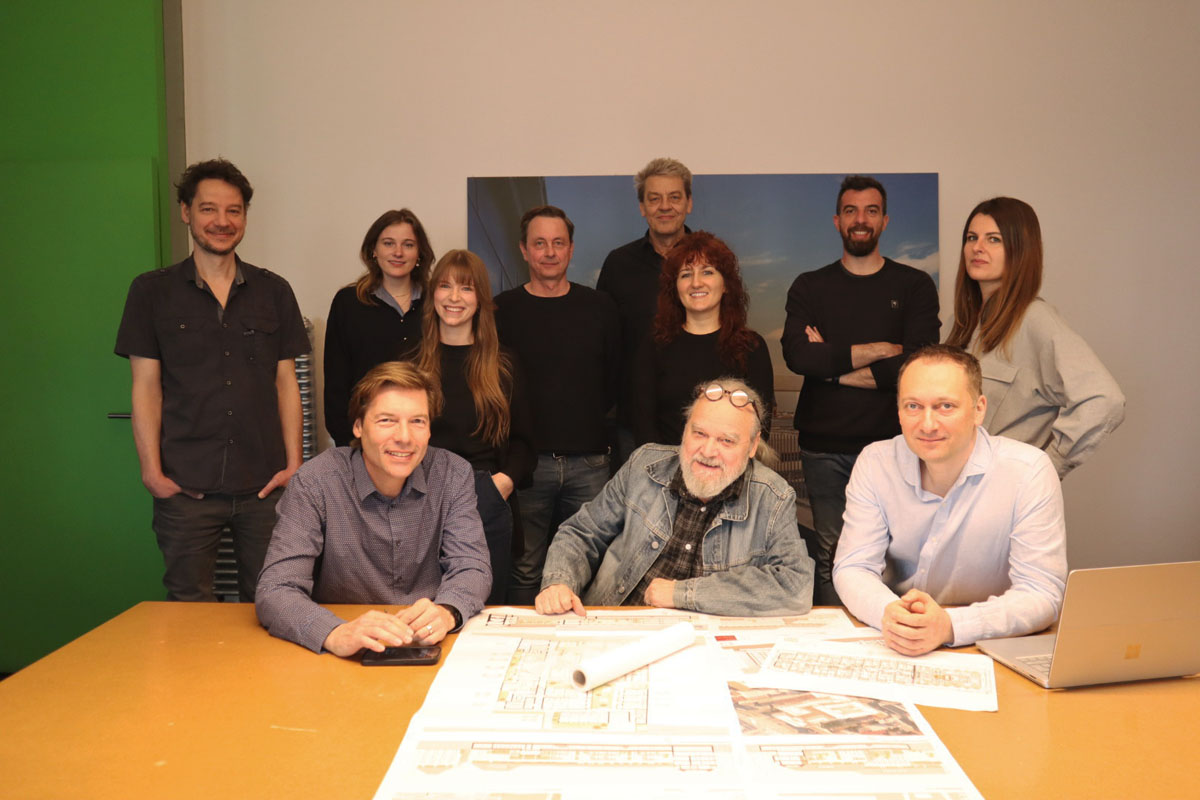 https://www.datocms-assets.com/107078/1746602056-gruppenfoto_1.jpg?auto=format