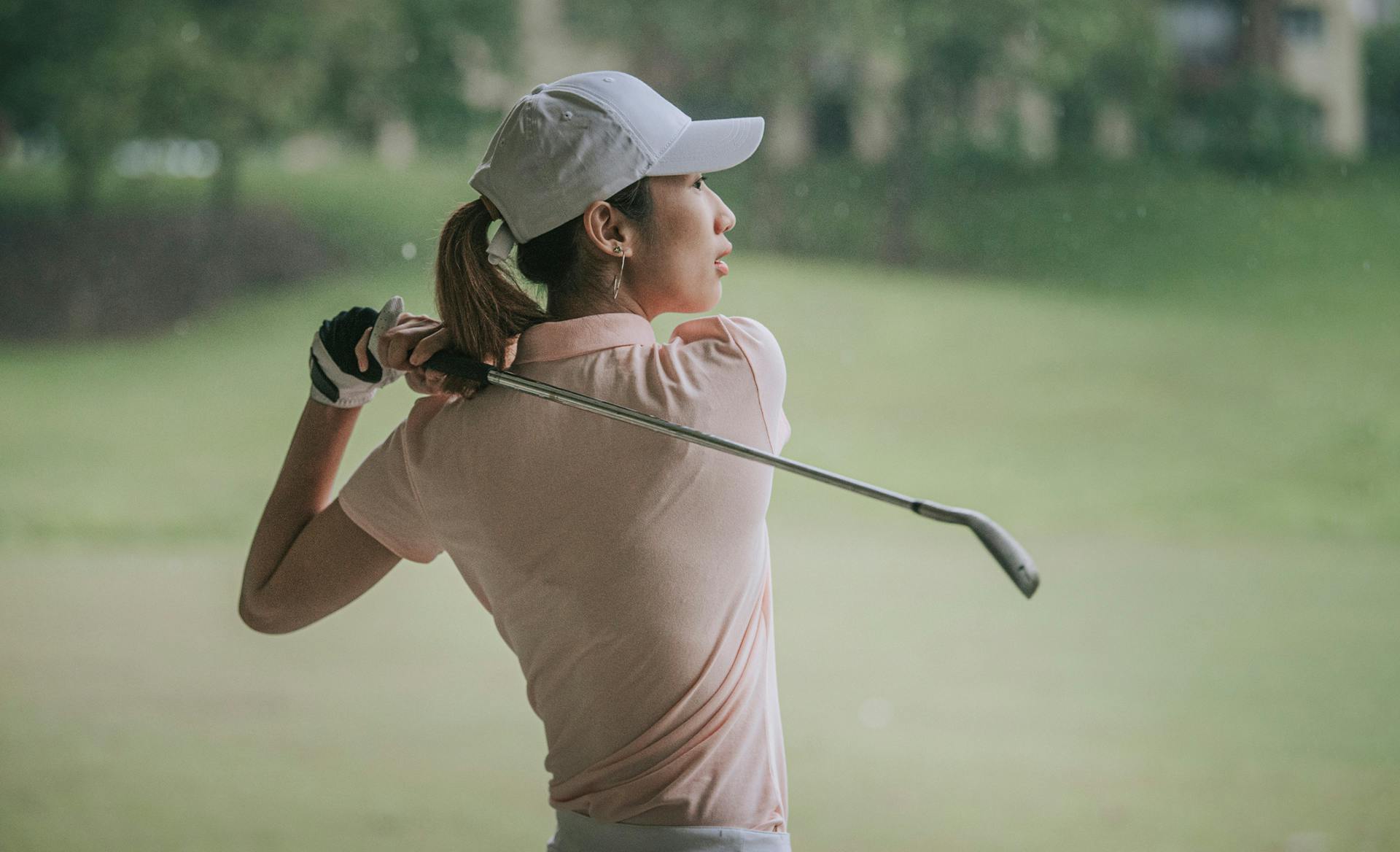 woman playing golf