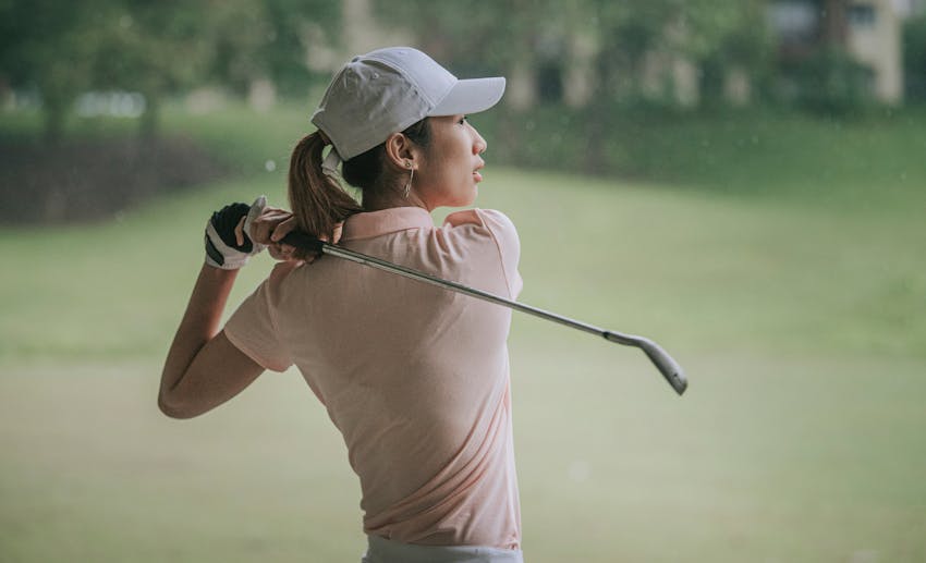 woman playing golf