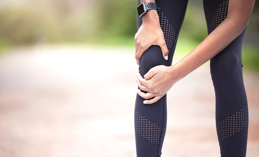 runner holding knee