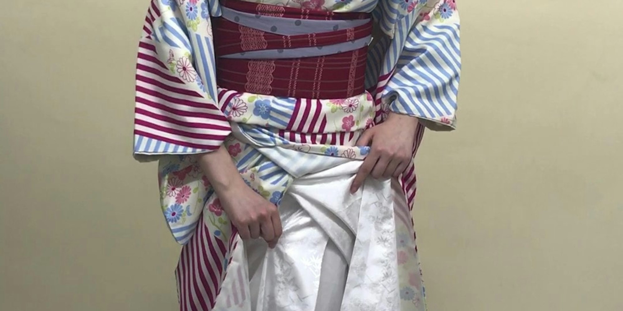 着物(浴衣)を着ているときのトイレの入り方_6