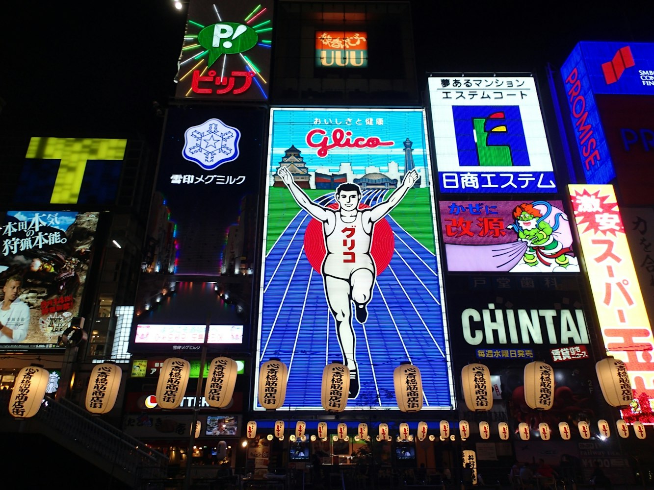 同じポーズでパシャリ！｜道頓堀グリコサイン