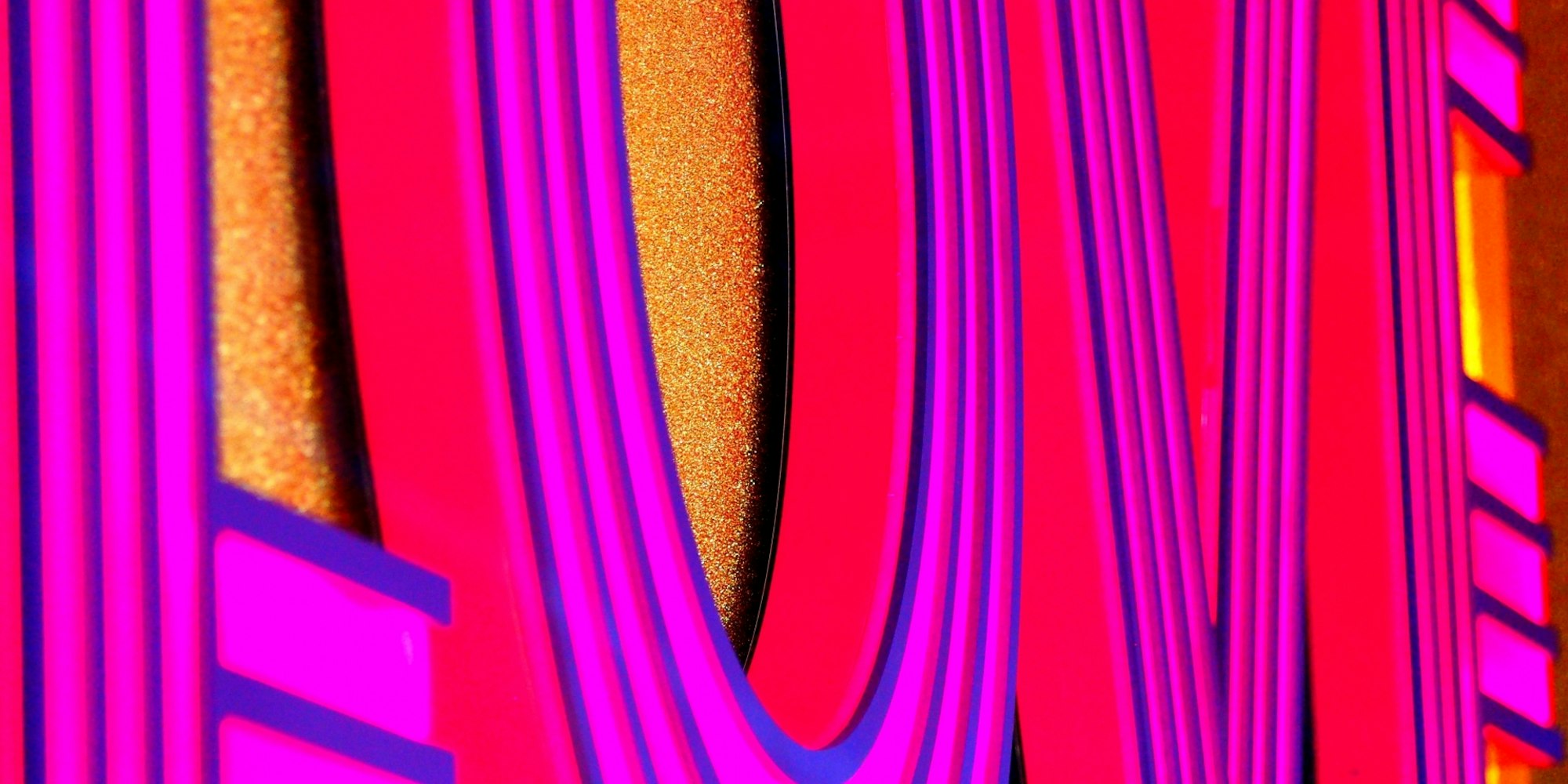 ネオンが輝く食の空間|食と祭りの殿堂 浅草横町