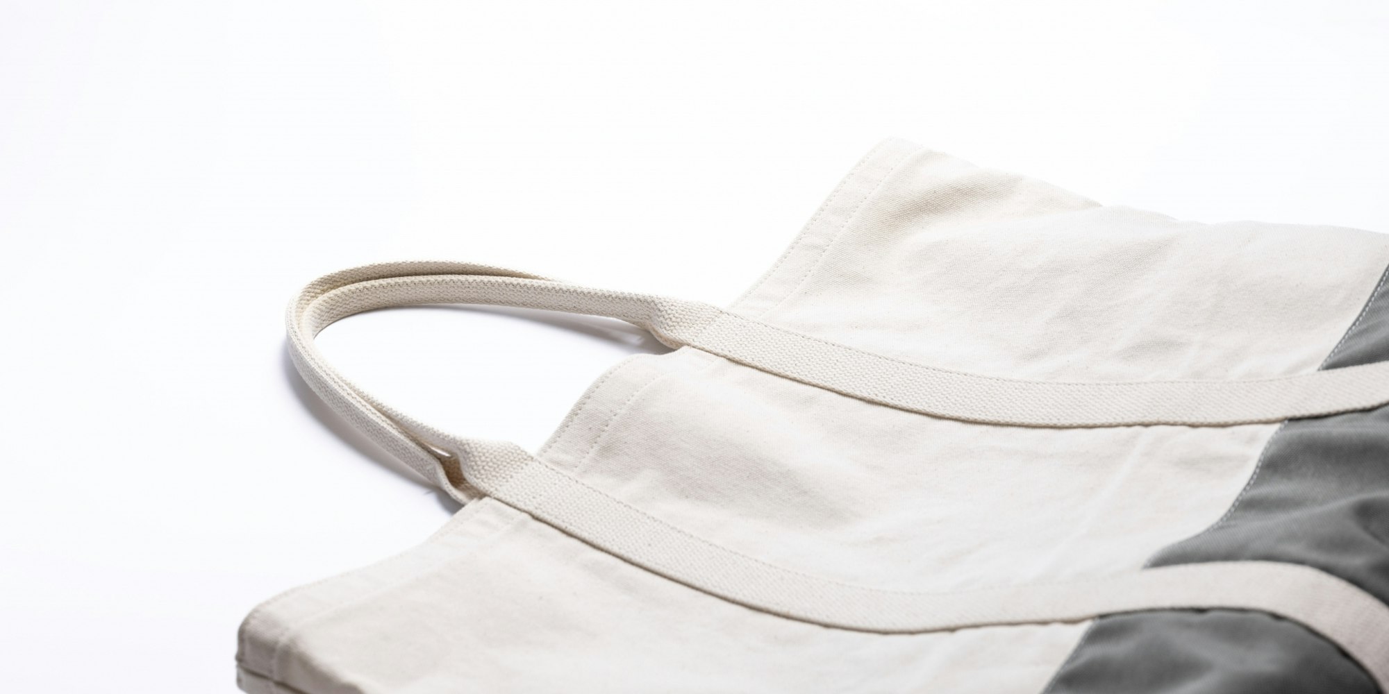 浅草の帆布鞄がズラリ|犬印鞄製作所 伝法院通り店