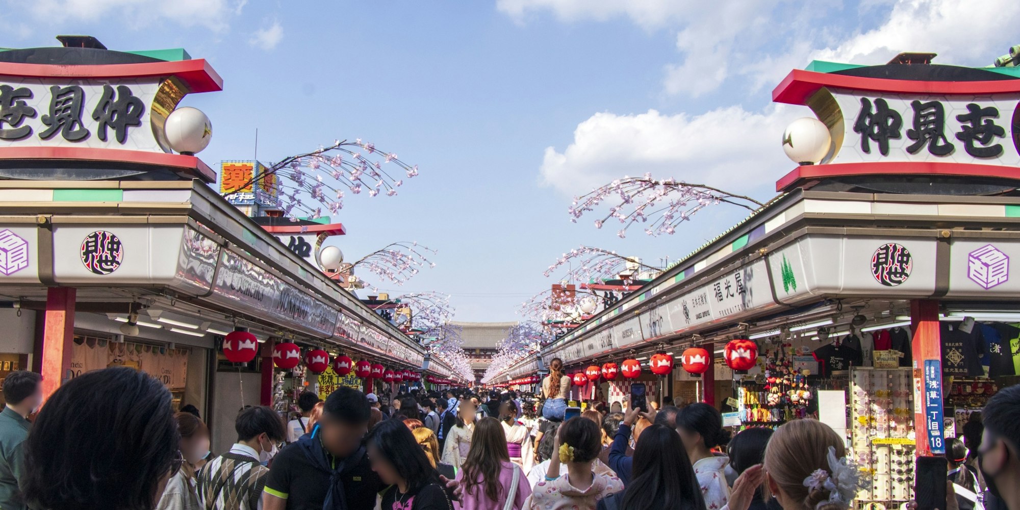 グルメもお土産も堪能できる|仲見世通り・仲見世商店街