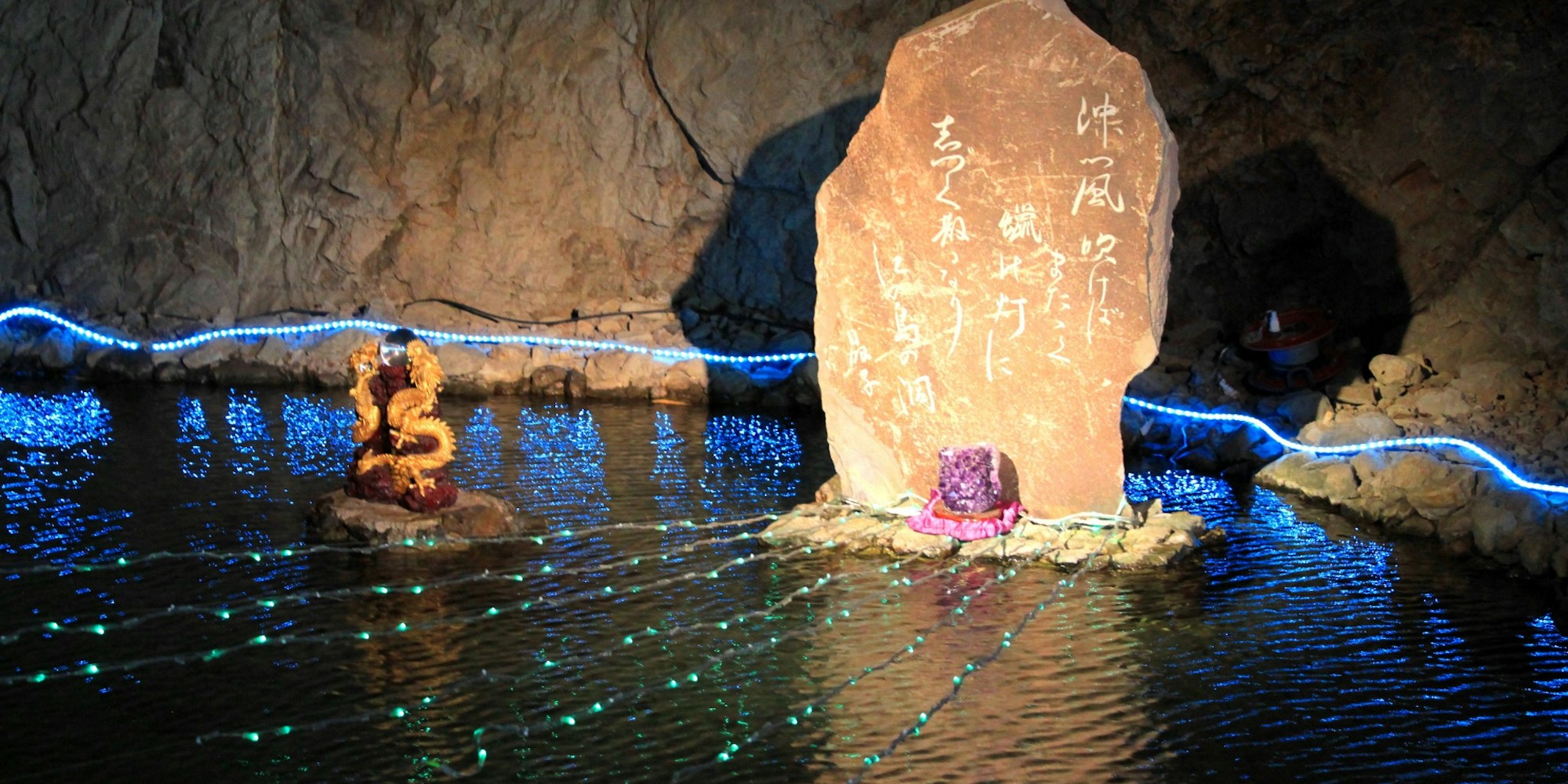 古くから信仰される場所|江ノ島岩屋