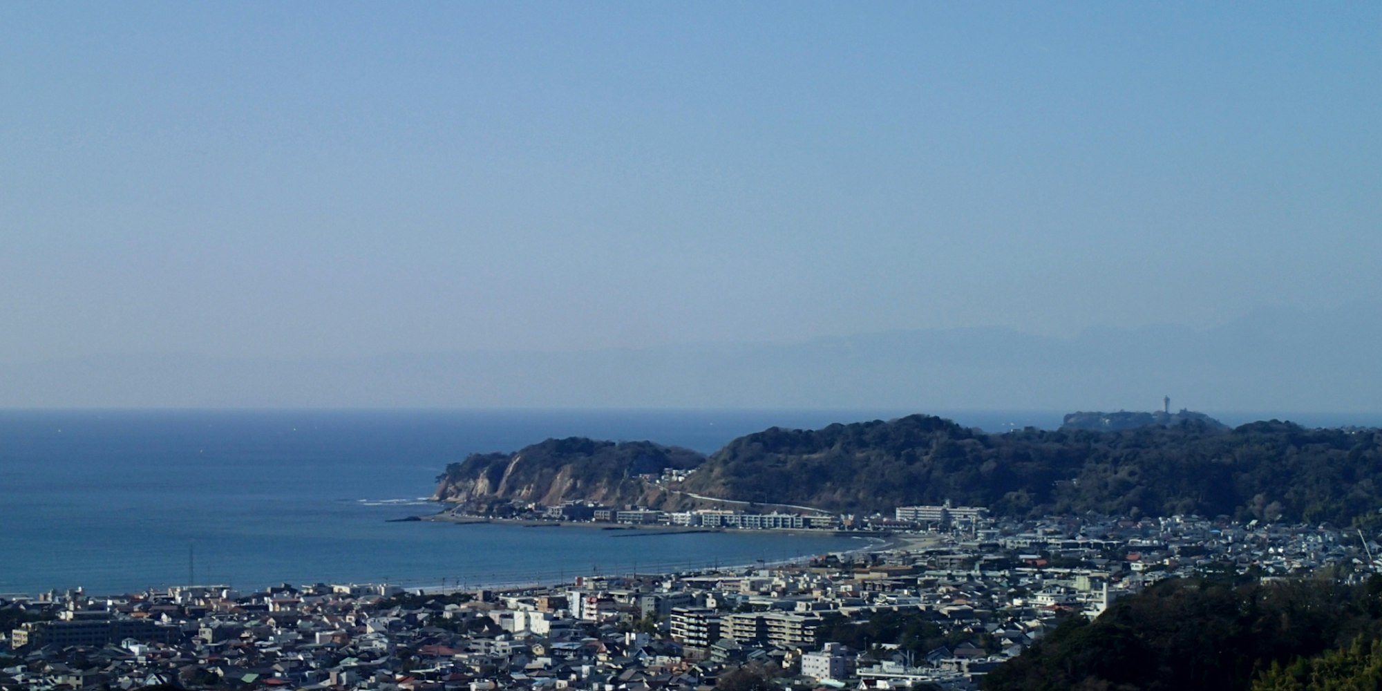 山頂から海と街を一望|衣張山