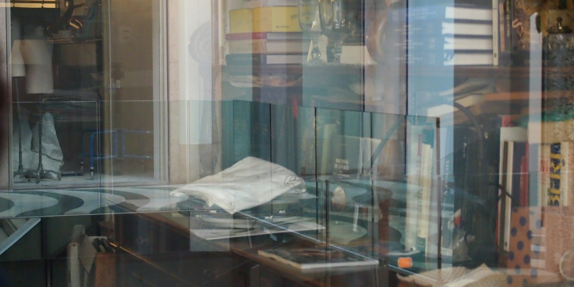 大きなレッドクリップが目印|銀座 伊東屋 本店