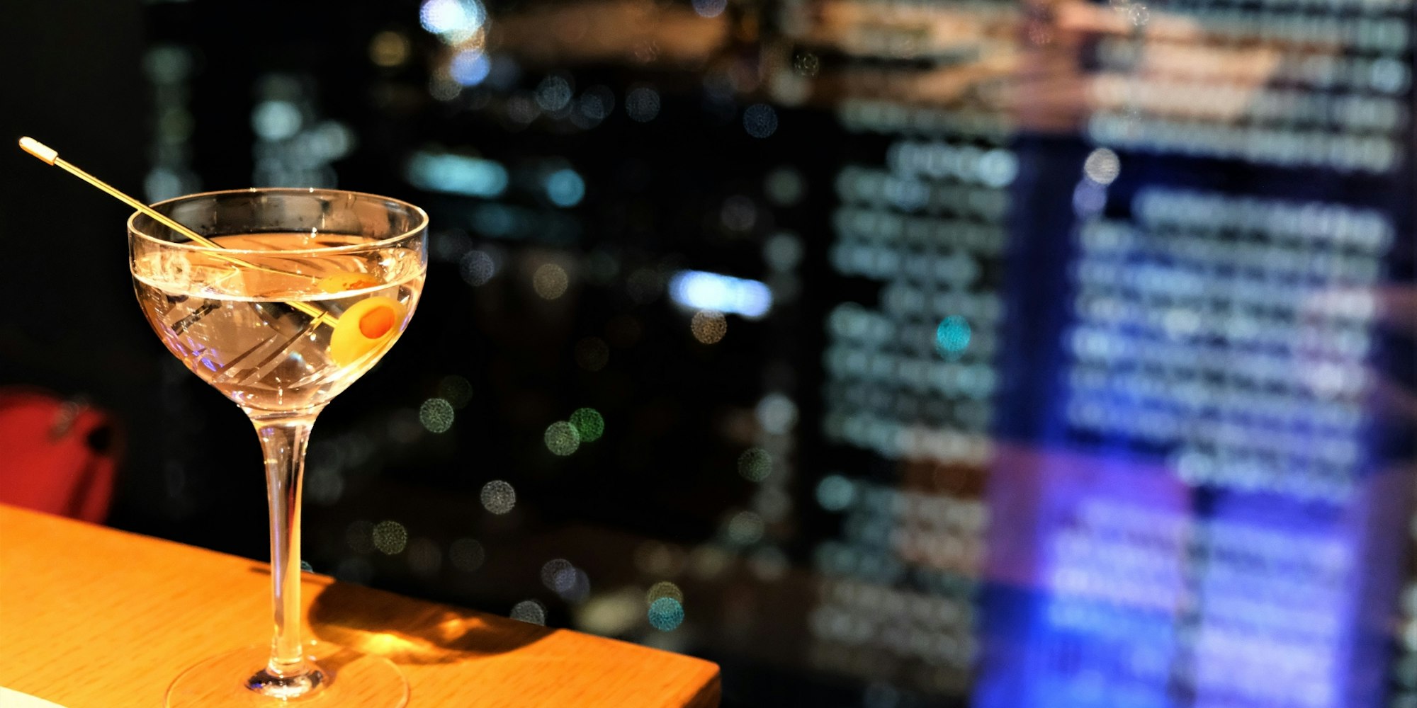 ビルの高層階からの夜景とお酒を楽しめる|MAJESTIC