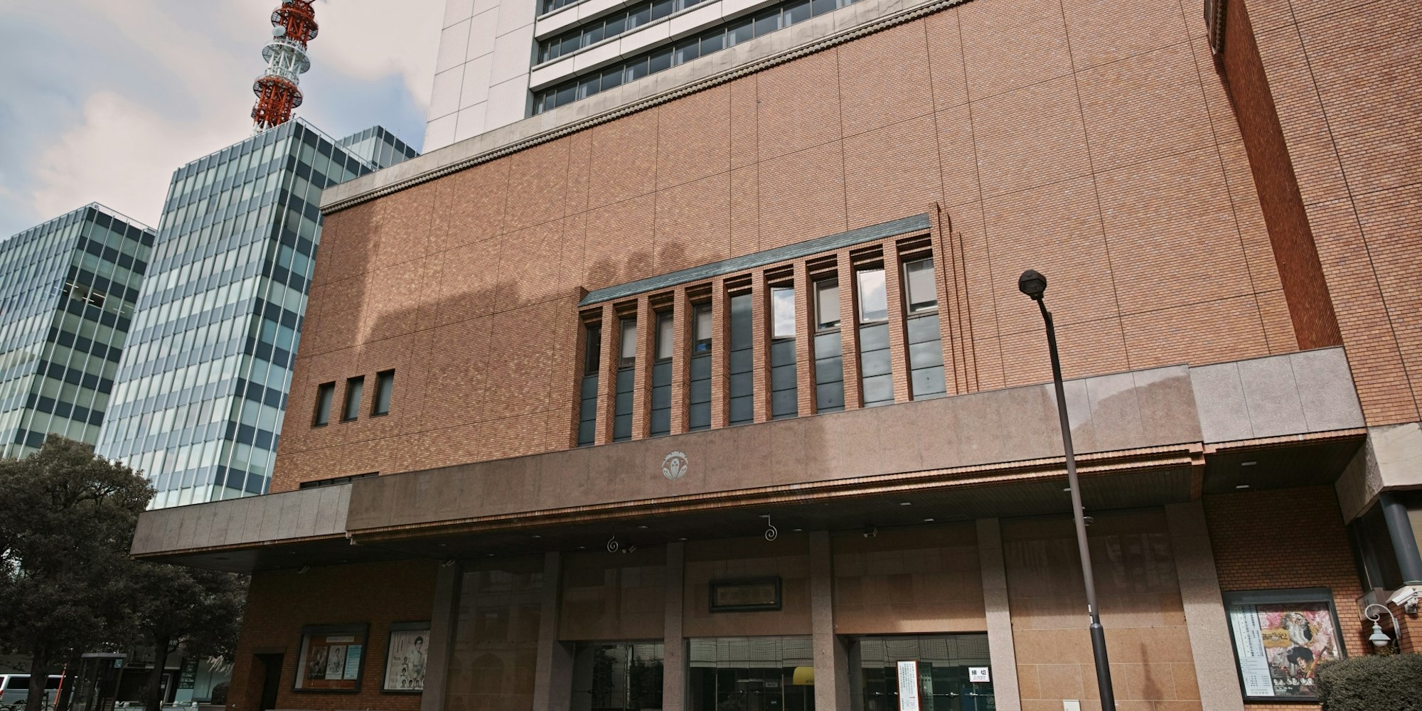 歌舞伎から新喜劇まで様々な演目を楽しむ|新橋演舞場