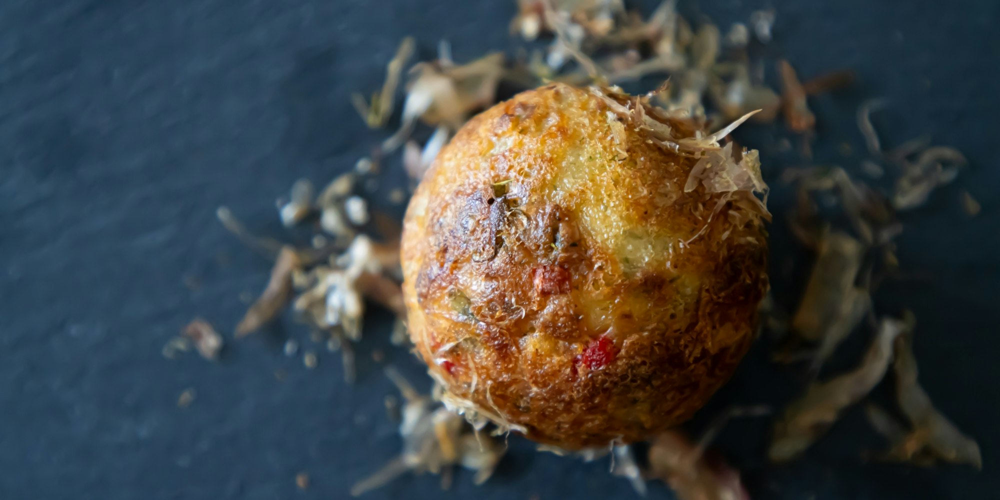 大阪名物のくいだおれ太郎がお出迎え|中座くいだおれビル