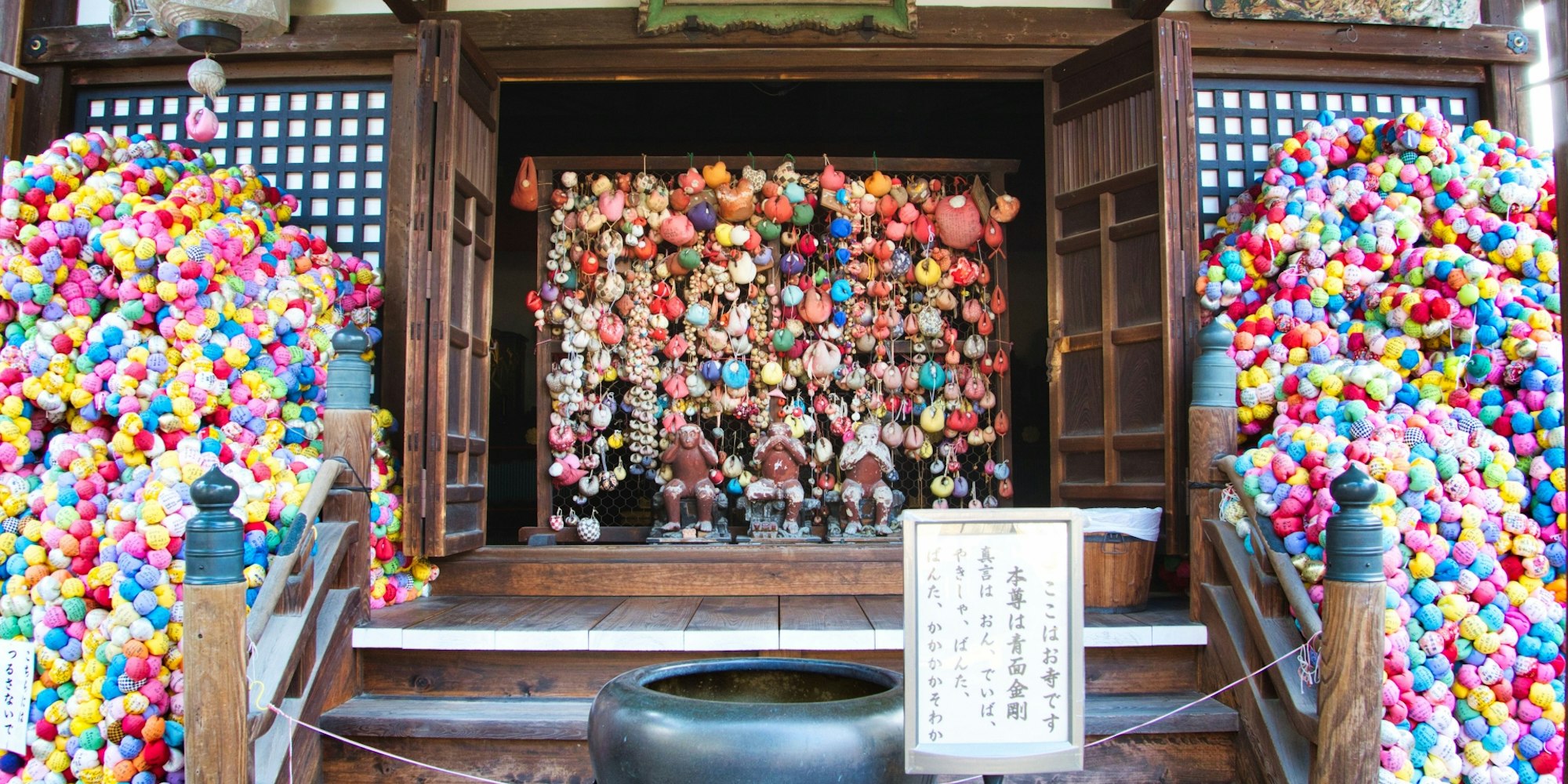 可愛らしいフォトスポット|八坂庚申堂