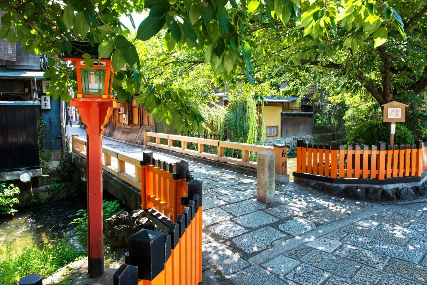 京都の祇園白川の巽橋