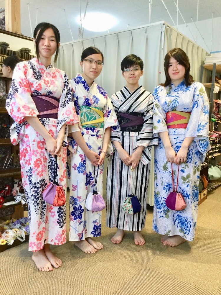 今年の浴衣が各店舗に揃い始めるのはGW明け程