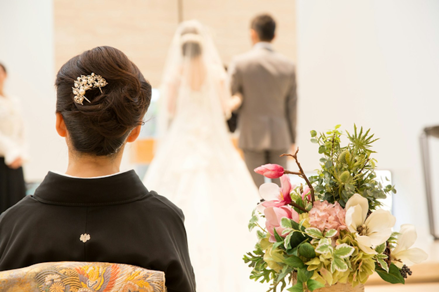 親族の結婚式の基本的な服装