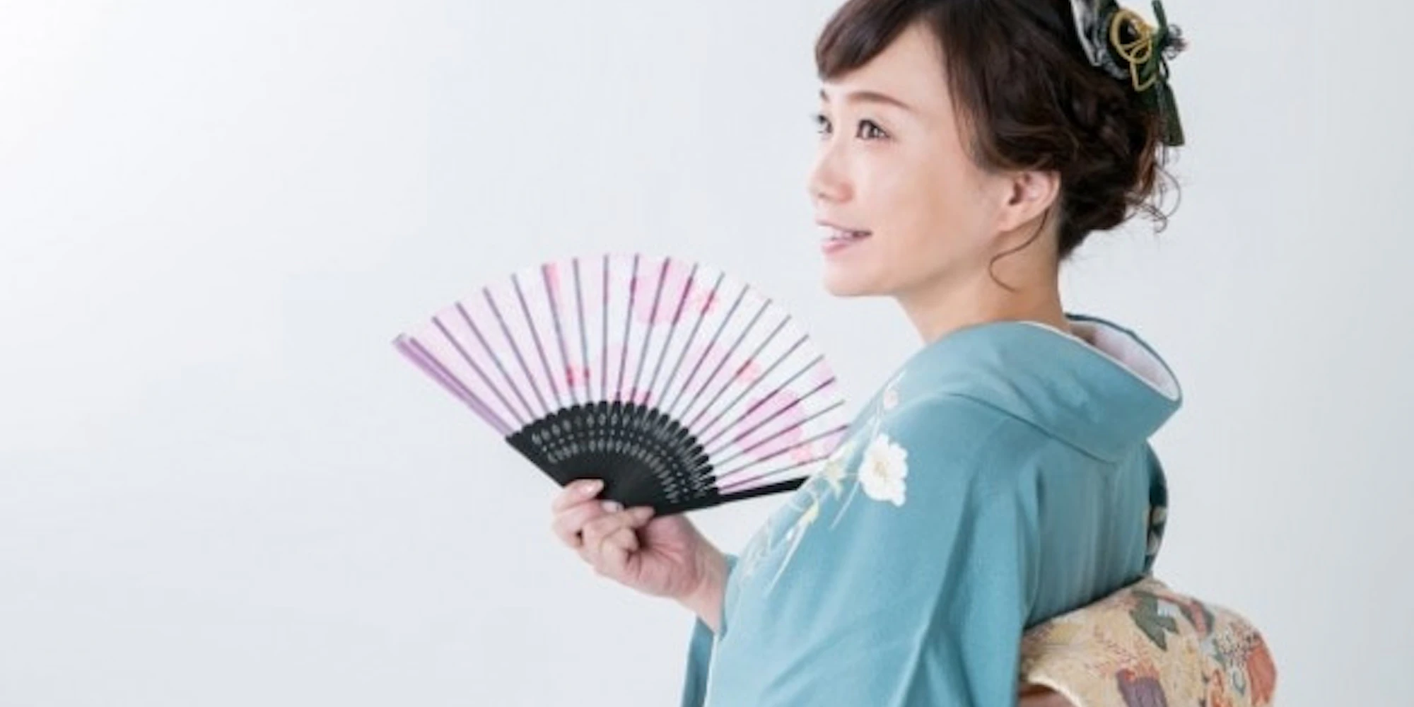 色留袖を着る際にふさわしいアクセサリーは?