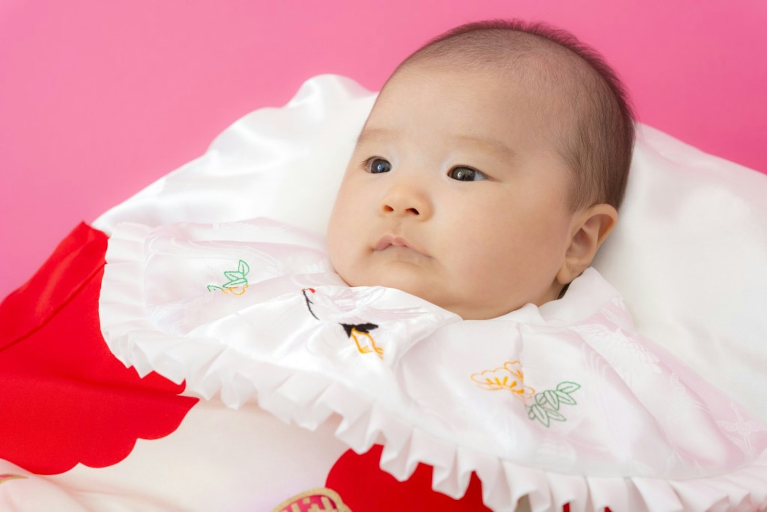 お宮参りは女の子と男の子で祝い着が違う！