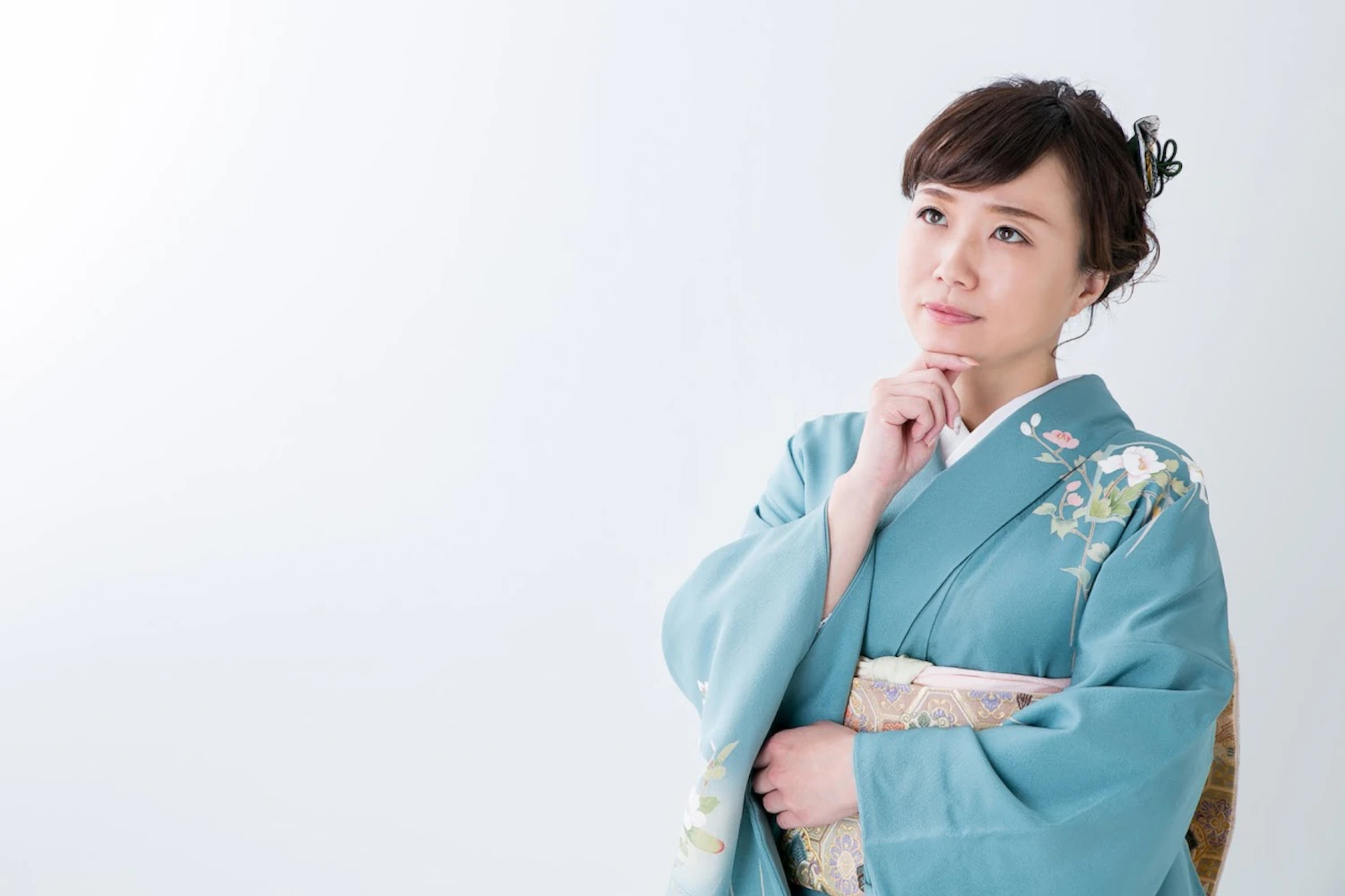 訪問着と小紋の違いとは？様々な着物の種類を解説します【着付け師監修】