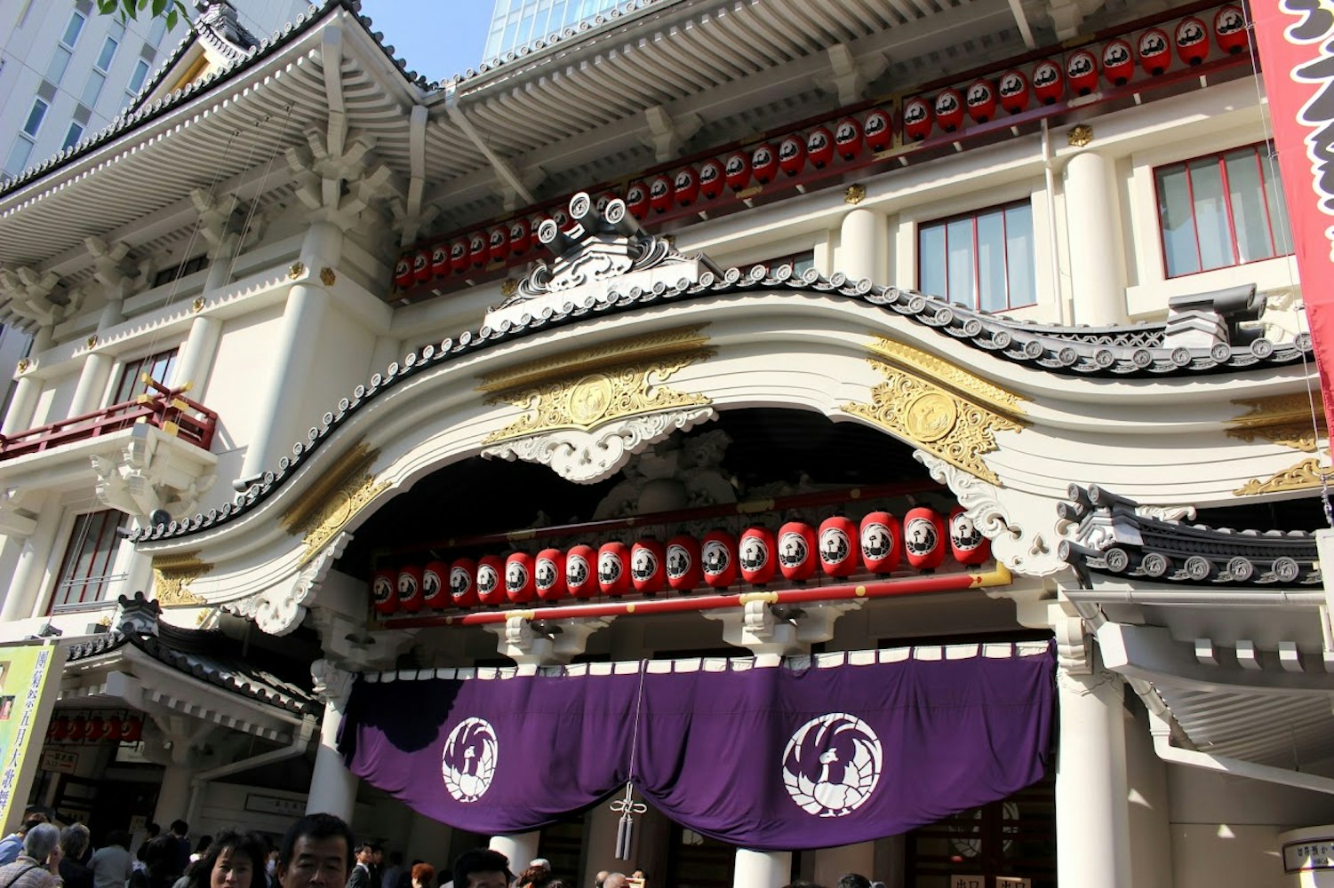 伝統芸能で非日常的な体験を楽しめる