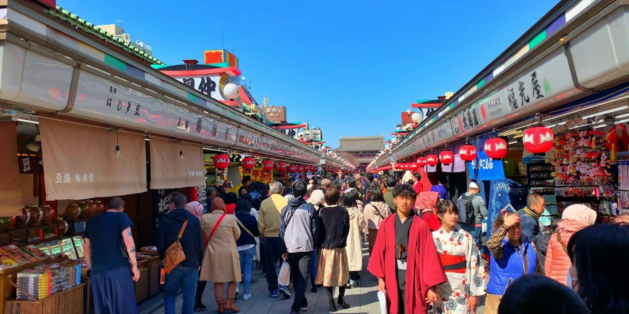 食べる歩きにはぴったりの商店街 食べる歩きにはぴったりの商店街