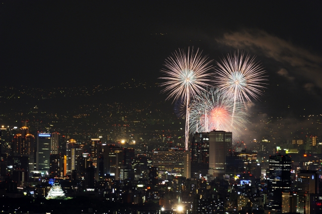 2025年夏】大阪の花火大会を浴衣で楽しもう｜花火×着物レンタル wargo
