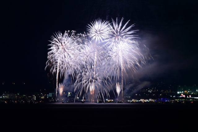 2025年夏】大阪の花火大会を浴衣で楽しもう｜花火×着物レンタル wargo