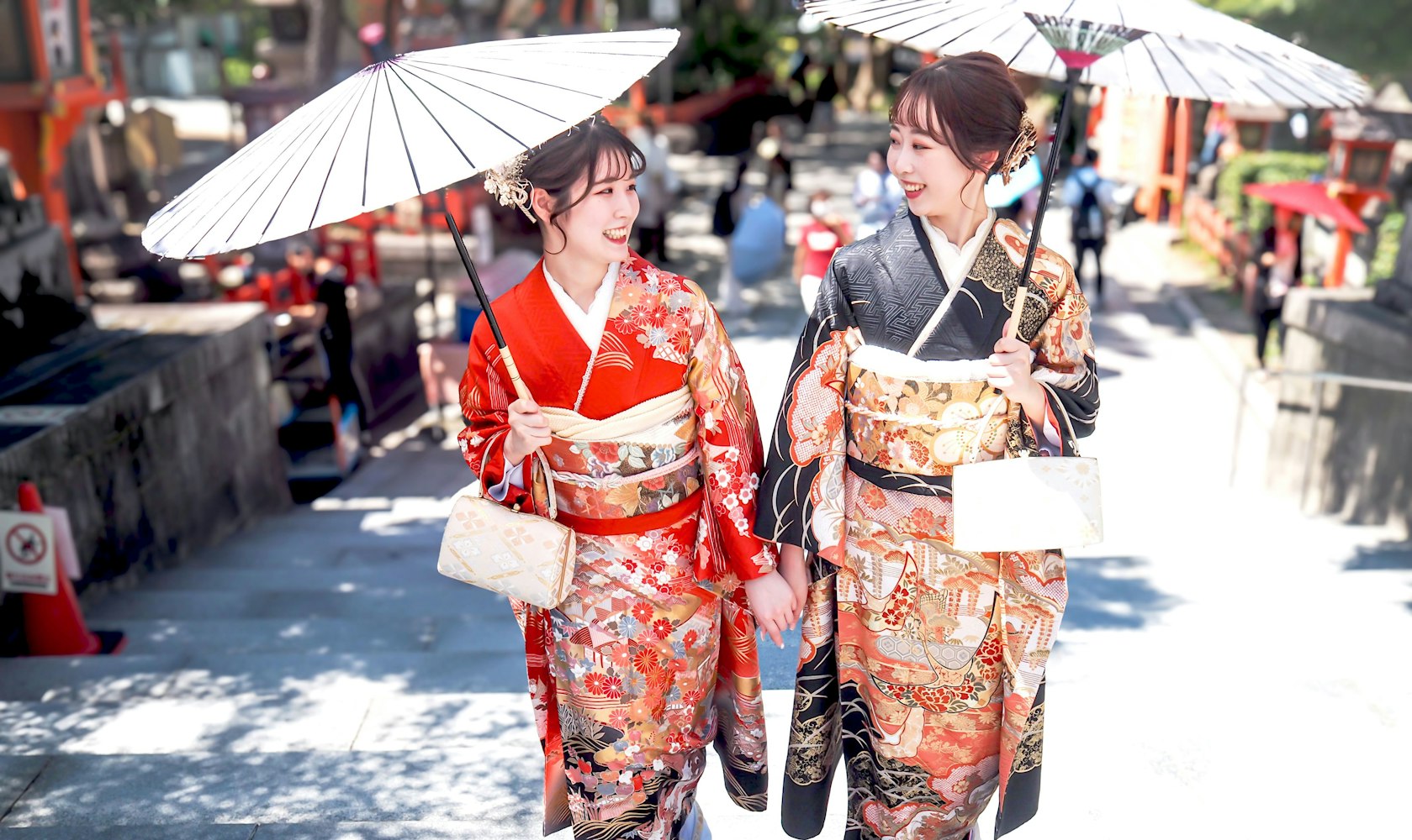 Eyecatch画像 | [2025] Kyoto Tourist Spots Where You Can Walk in Furisode | Perfect for Photo Shoots