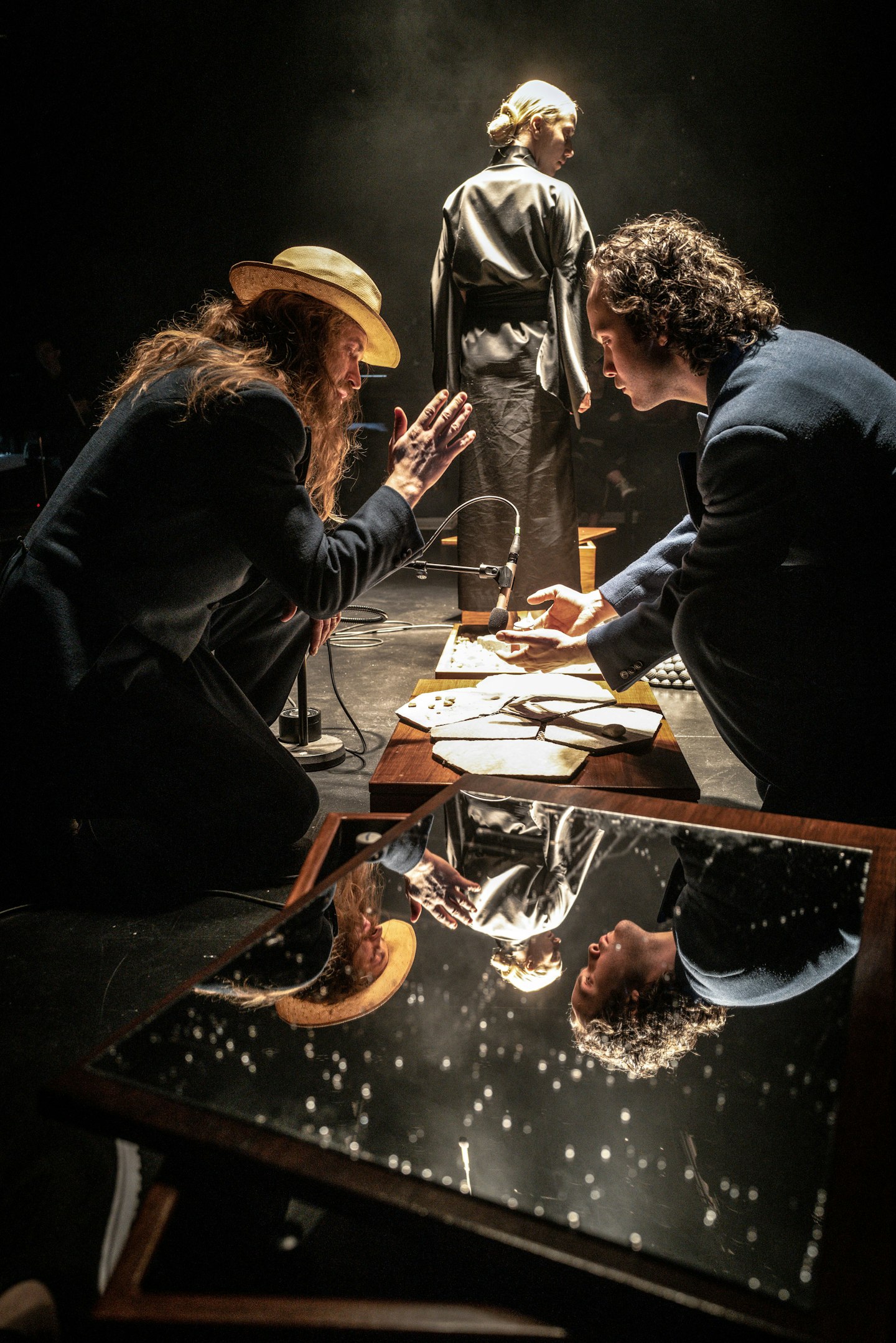 Joel Igor Hammad Magnusson, Anna Lundström och Isidor Olsbjörk i "Skönheten i kaos".