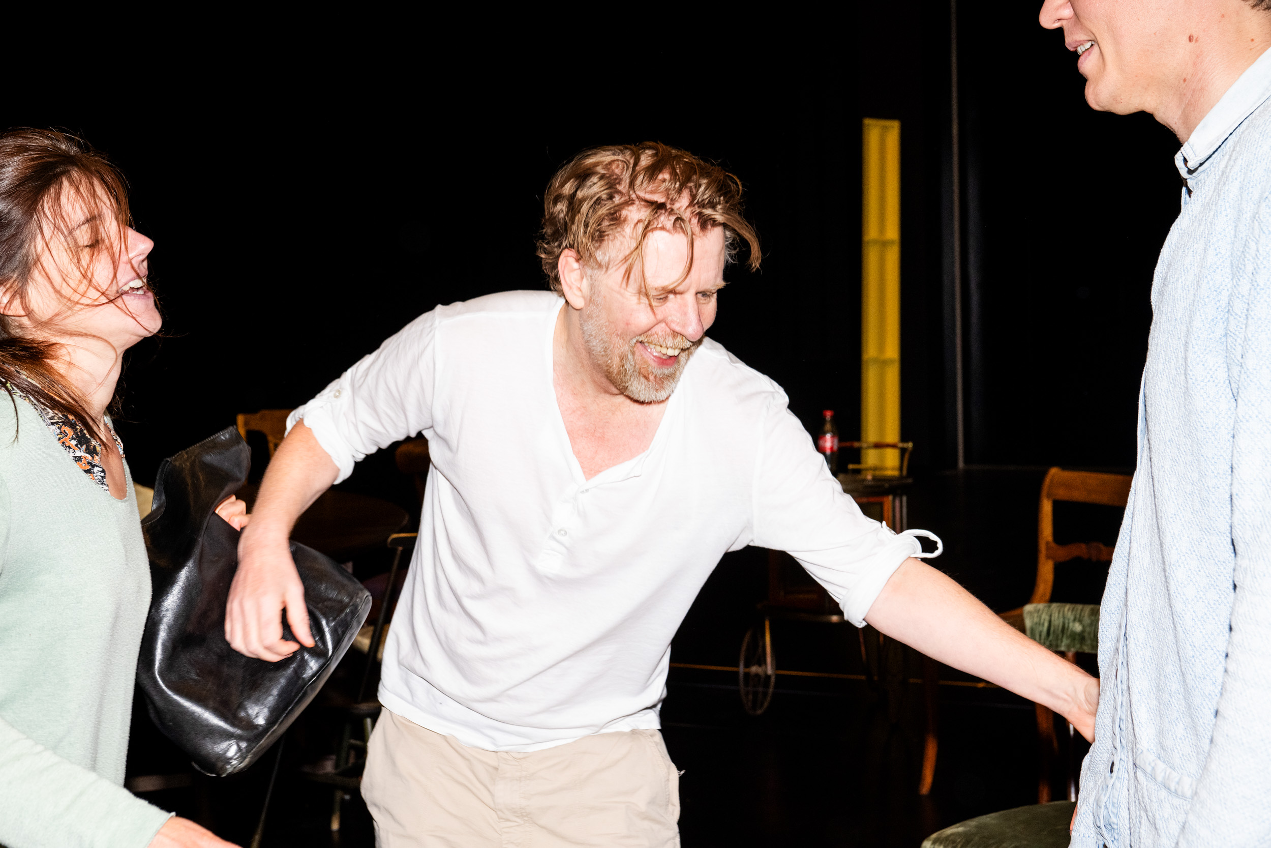 Karin Lycke, Pelle Grytt och Ludvig Stynsberg. Repetitionsfoto från Bobby Fischer. Foto: Ellika Henrikson
