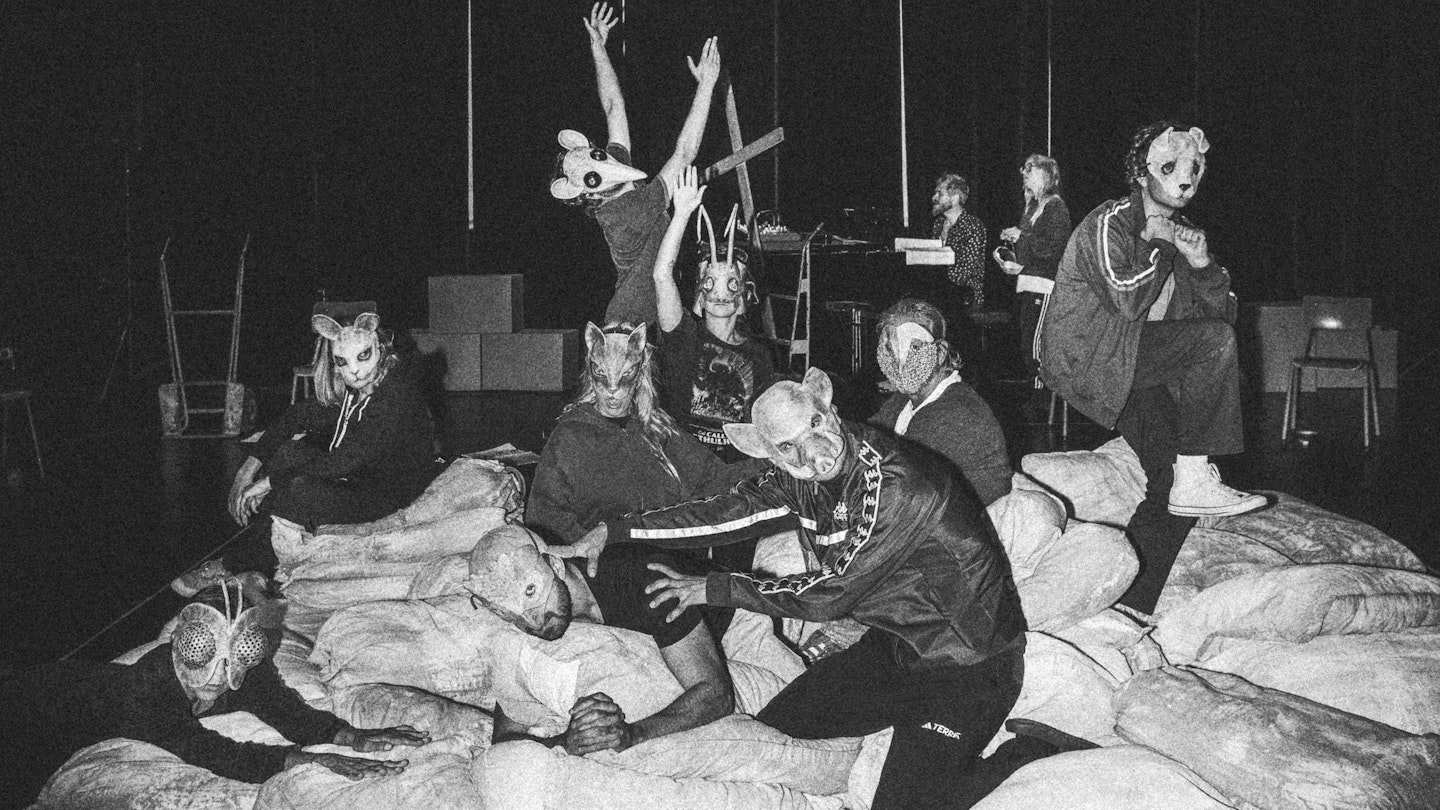Sanna Hultman, Lisbeth Johansson, Wahid Setihesh, Hilda Krepper, Björn Sahlin, Shada Sulhav,  Simon Rajala, Jonas Sjöqvist, Joel Igor Hammad Magnusson, Anna Lundström och Odin Romanus. Foto: Ellika Henrikson