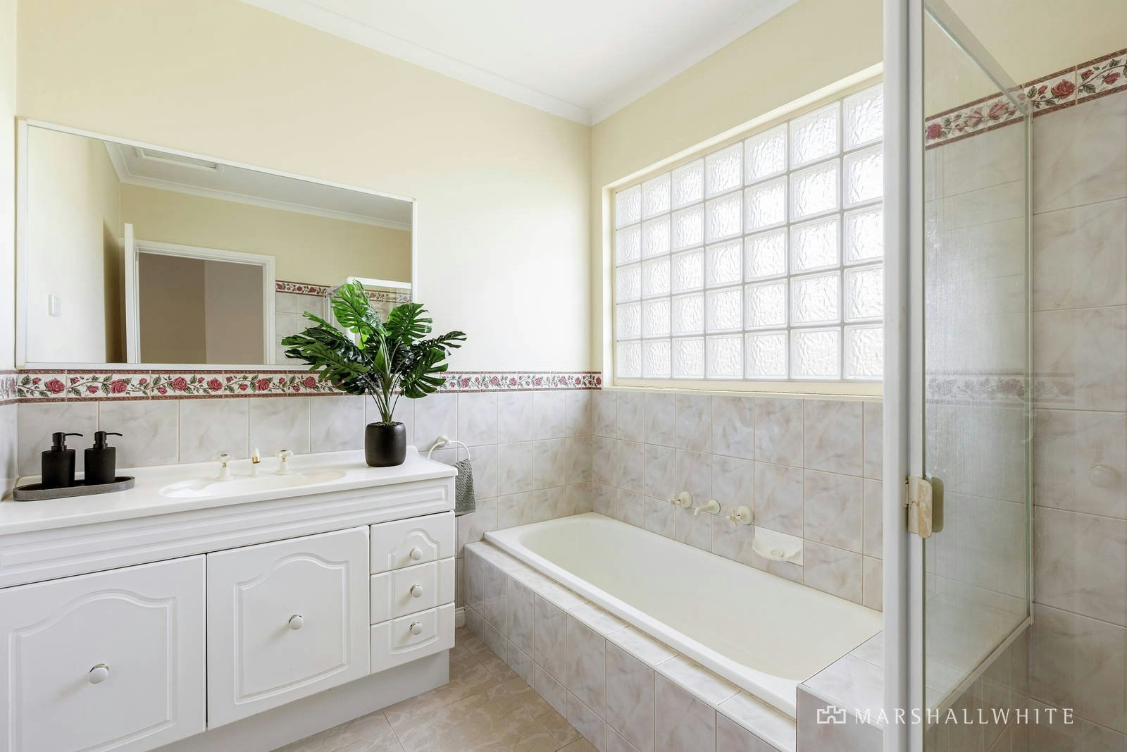 8 Martin Crescent, Glen Iris, VIC