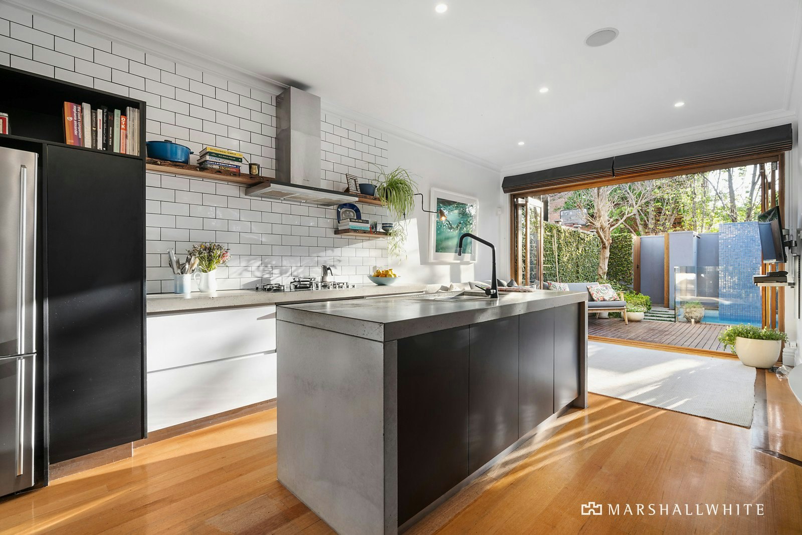 2 Canterbury Road, Albert Park, VIC