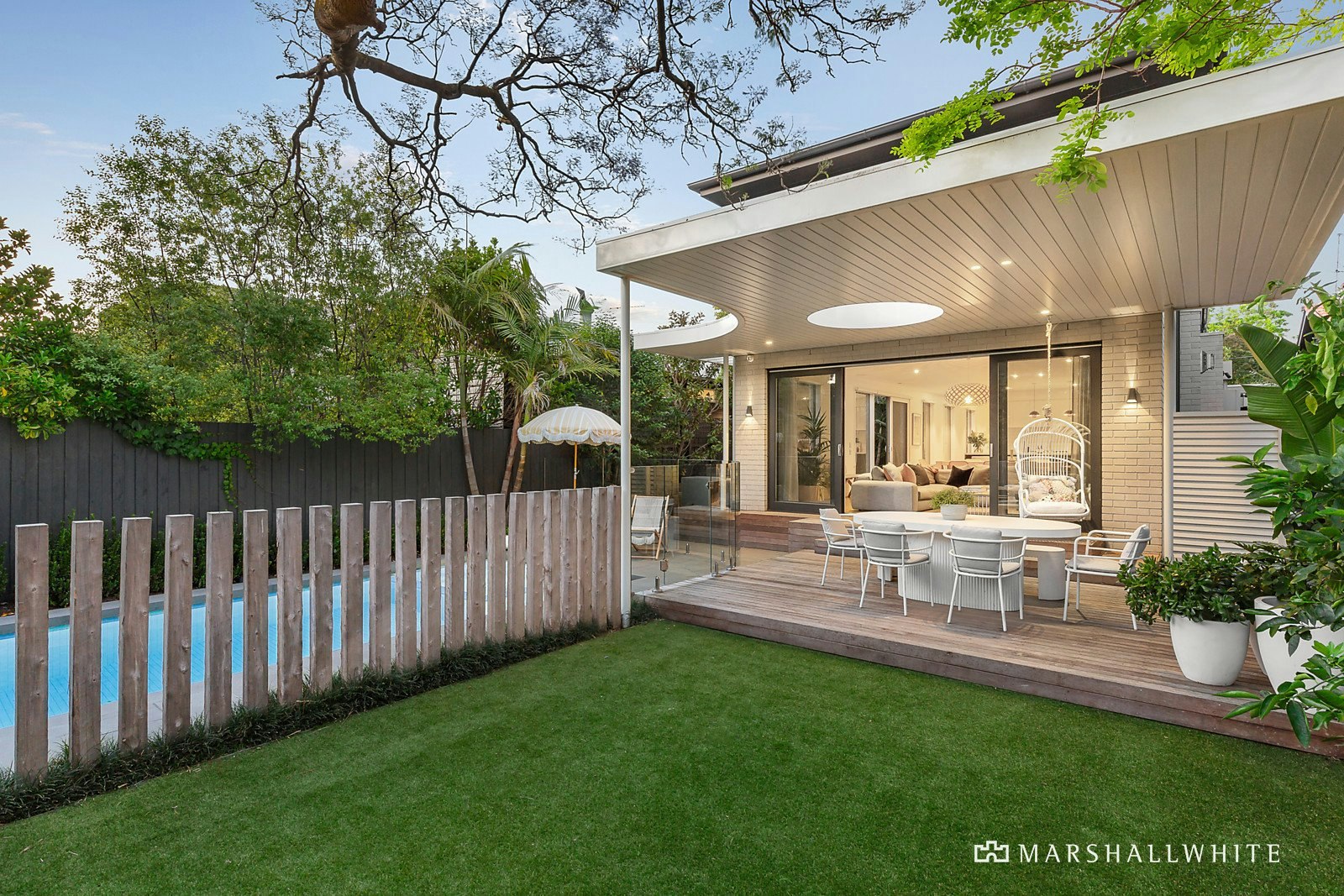 Simone Tindall Estate Agent Bayside Marshall White