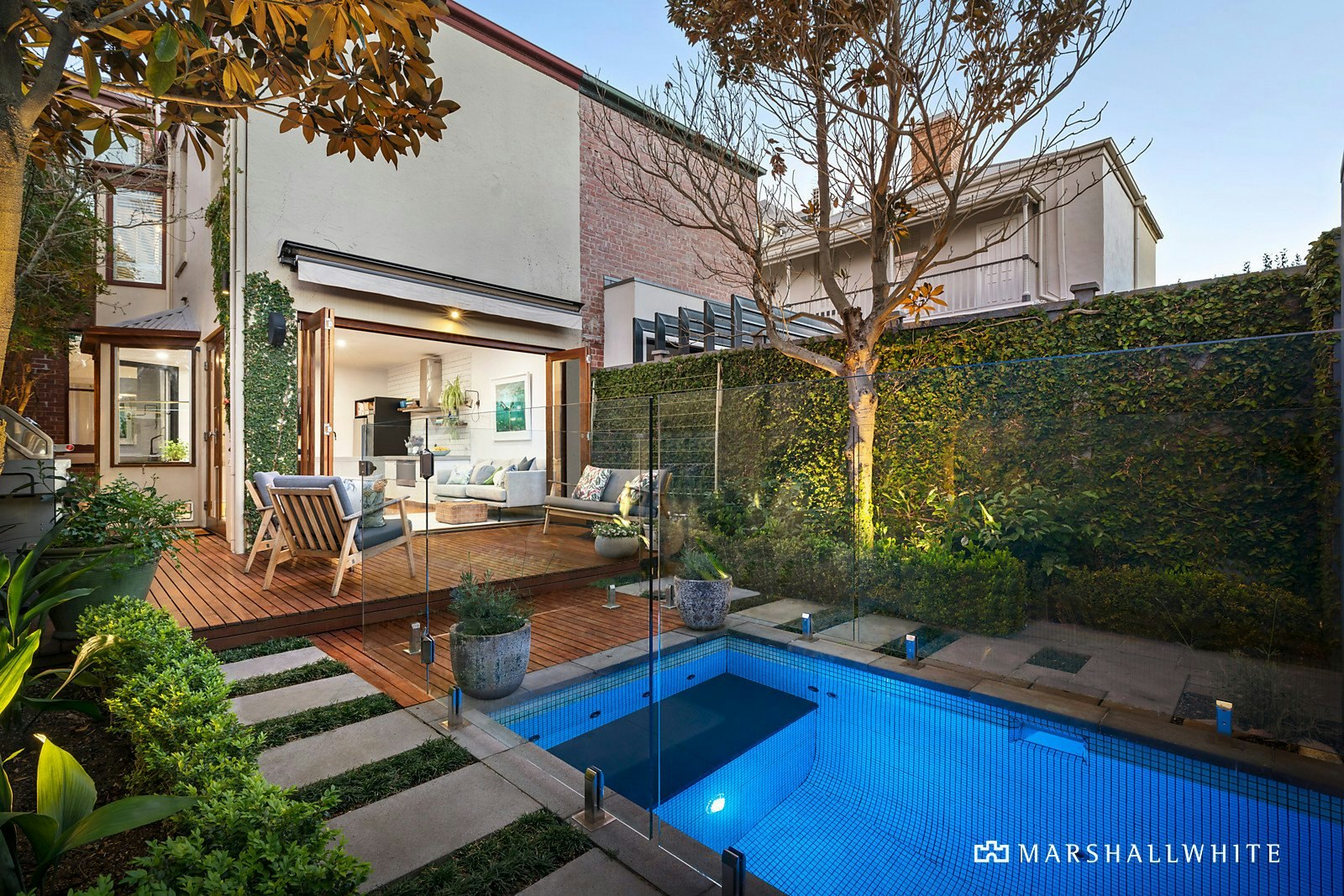 2 Canterbury Road, Albert Park, VIC